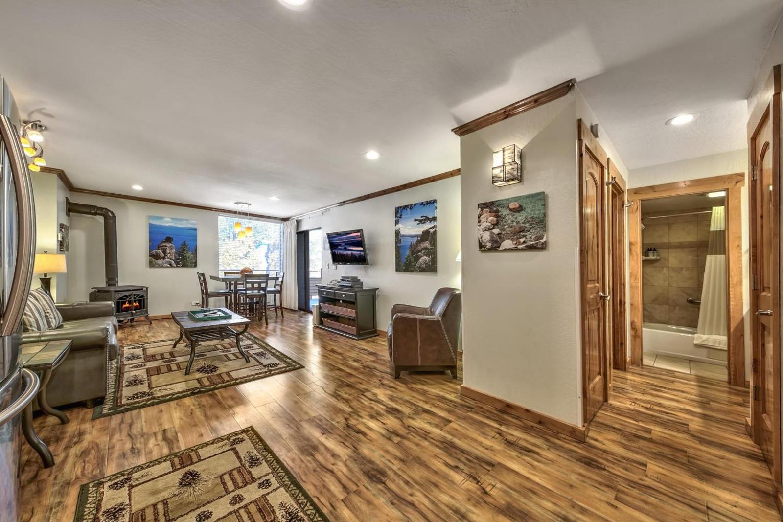 Spacious 1 Bedroom Condo At Lakeland Village- Heavenly Condo Main image 1